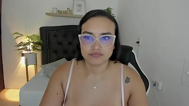 Snapshot of zoe_danae_ chatting on 02-03-25, 12:14 zoe danae online show from 02-03-25, 12:14