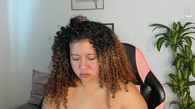 Kenia tompson01 online show from 11-23-25, 05:13