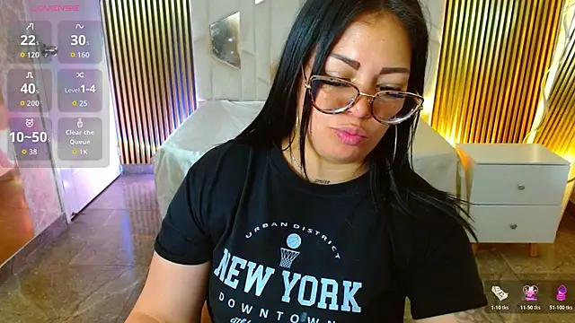 martinna tay online show from 04-24-26, 02:58