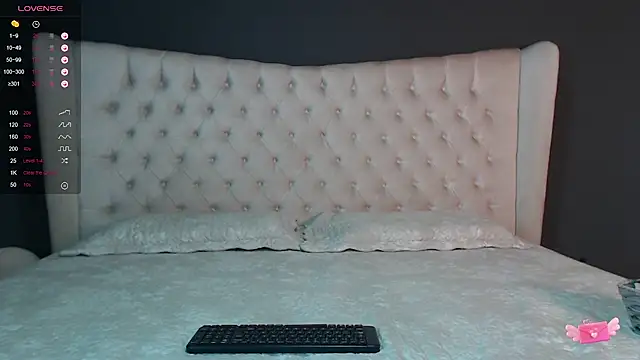 Snapshot of nichole_bree_ chatting on 01-18-25, 11:32 nichole bree  online show from 01-18-25, 11:32