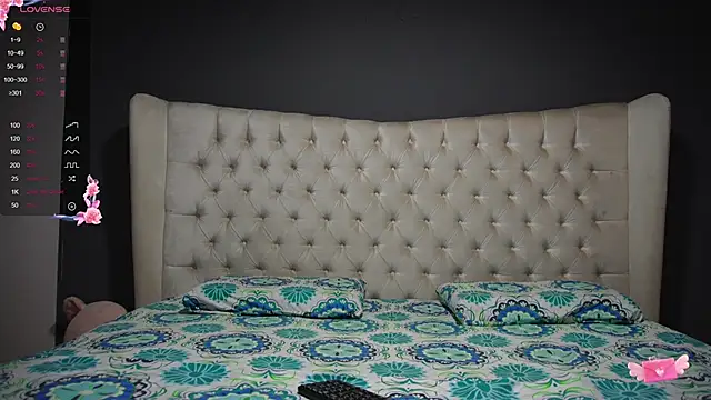 Snapshot of nichole_bree_ chatting on 03-08-25, 11:27 nichole bree  online show from 03-08-25, 11:27