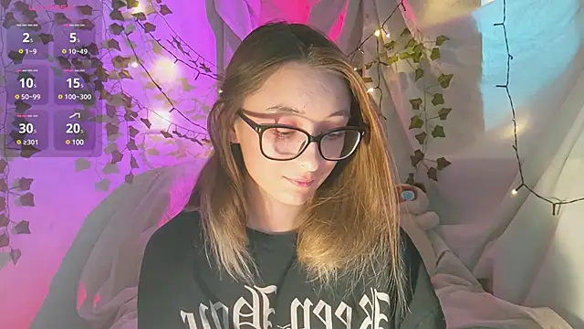 Snapshot of monlight__dana chatting on 12-04-24, 09:18 monlight dana online show from 12-04-24, 09:18