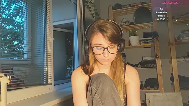 Snapshot of monlight__dana chatting on 09-20-25, 04:52 monlight dana online show from 09-20-25, 04:52