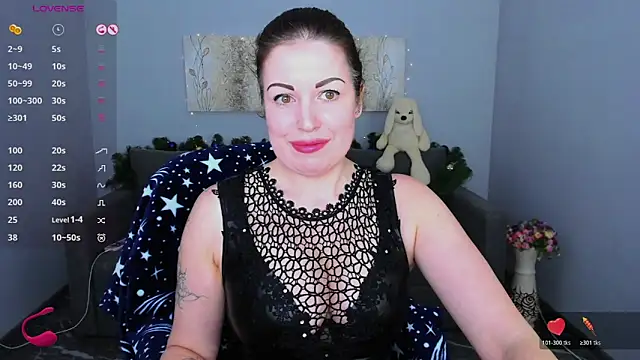 Snapshot of Emily_Midlton chatting on 12-16-25, 02:44 Emily Midlton online show from 12-16-25, 02:44