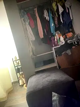 Snapshot of Berry_Bans chatting on 11-17-25, 06:24 Berry Bans online show from 11-17-25, 06:24