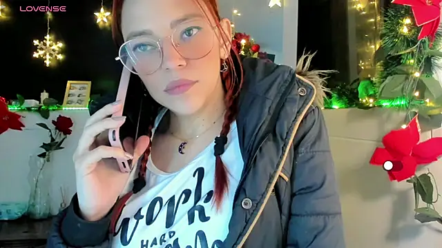 Snapshot of mariana_scott__ chatting on 01-07-25, 01:49 mariana scott   online show from 01-07-25, 01:49