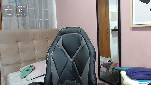 Snapshot of Alex_flair chatting on 03-11-25, 04:43 Alex flair online show from 03-11-25, 04:43