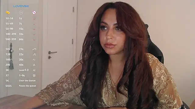 Snapshot of _Just_a_queen_3 chatting on 06-08-26, 04:51 Just a queen 3 online show from 06-08-26, 04:51
