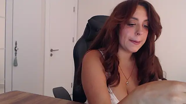 Snapshot of _Just_a_queen_3 chatting on 06-15-26, 05:15 Just a queen 3 online show from 06-15-26, 05:15