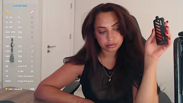 Snapshot of _Just_a_queen_3 chatting on 06-25-26, 05:28 Just a queen 3 online show from 06-25-26, 05:28