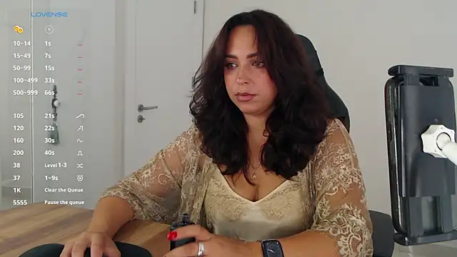 Snapshot of _Just_a_queen_3 chatting on 07-31-26, 01:21 Just a queen 3 online show from 07-31-26, 01:21