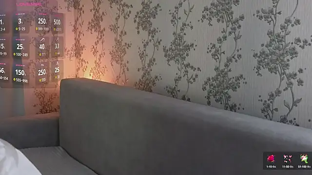 Snapshot of flawless_angell chatting on 02-14-25, 01:40 flawless angell online show from 02-14-25, 01:40