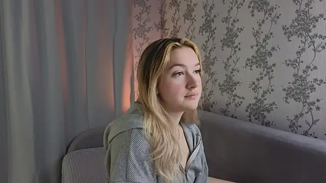 Snapshot of flawless_angell chatting on 03-16-25, 07:17 flawless angell online show from 03-16-25, 07:17