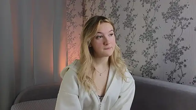 Snapshot of flawless_angell chatting on 03-21-25, 08:18 flawless angell online show from 03-21-25, 08:18