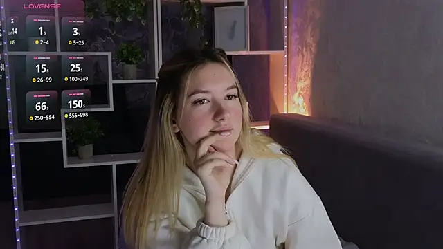 Snapshot of flawless_angell chatting on 09-27-25, 11:32 flawless angell online show from 09-27-25, 11:32