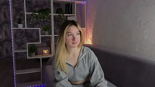 Snapshot of flawless_angell chatting on 10-20-25, 02:01 flawless angell online show from 10-20-25, 02:01