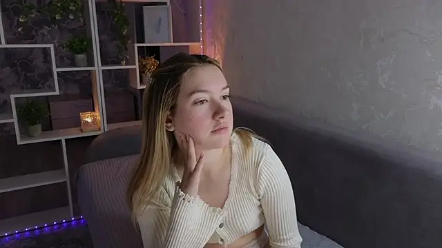 Snapshot of flawless_angell chatting on 12-15-25, 03:11 flawless angell online show from 12-15-25, 03:11