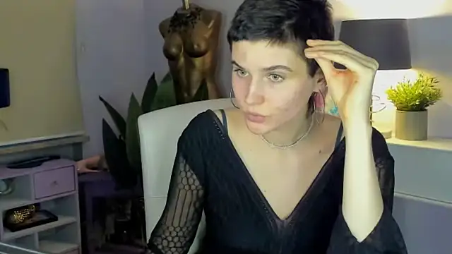 Snapshot of sarah_perfect chatting on 10-28-25, 03:25 sarah perfect online show from 10-28-25, 03:25