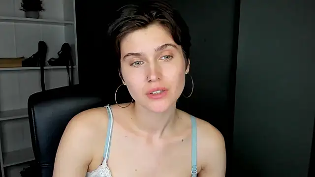 sarah perfect online show from 04-19-26, 05:34