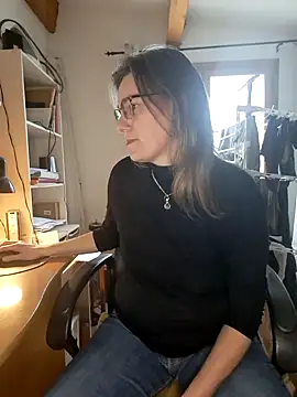 Snapshot of SpiceLea chatting on 12-10-24, 02:39 SpiceLea online show from 12-10-24, 02:39