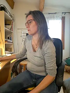 Snapshot of SpiceLea chatting on 12-11-24, 02:54 SpiceLea online show from 12-11-24, 02:54