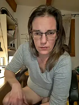 Snapshot of SpiceLea chatting on 12-11-24, 05:59 SpiceLea online show from 12-11-24, 05:59