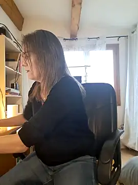 Snapshot of SpiceLea chatting on 12-12-24, 02:55 SpiceLea online show from 12-12-24, 02:55