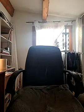 Snapshot of SpiceLea chatting on 12-15-24, 02:48 SpiceLea online show from 12-15-24, 02:48