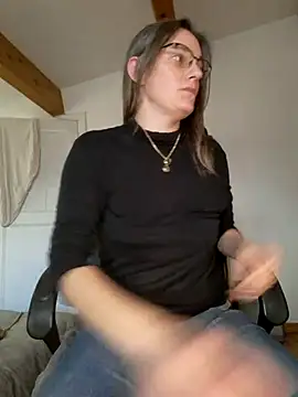 Snapshot of SpiceLea chatting on 12-19-24, 03:30 SpiceLea online show from 12-19-24, 03:30