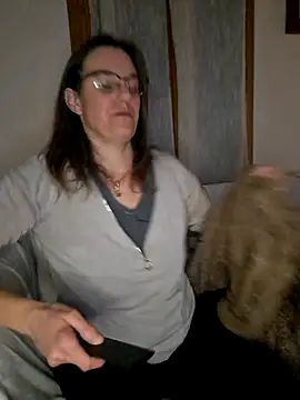 Snapshot of SpiceLea chatting on 12-28-24, 09:51 SpiceLea online show from 12-28-24, 09:51