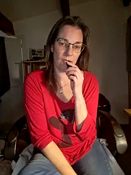 Snapshot of SpiceLea chatting on 01-05-25, 05:20 SpiceLea online show from 01-05-25, 05:20