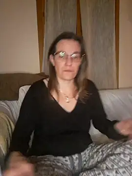 Snapshot of SpiceLea chatting on 01-08-25, 09:34 SpiceLea online show from 01-08-25, 09:34