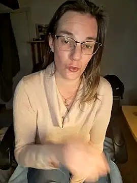 Snapshot of SpiceLea chatting on 01-09-25, 09:16 SpiceLea online show from 01-09-25, 09:16