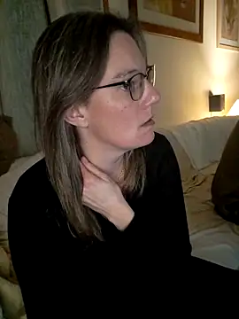 Snapshot of SpiceLea chatting on 01-12-25, 06:16 SpiceLea online show from 01-12-25, 06:16