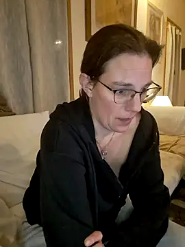 Snapshot of SpiceLea chatting on 01-20-25, 06:21 SpiceLea online show from 01-20-25, 06:21