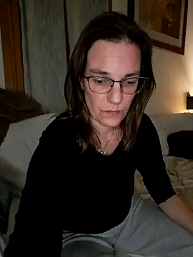 Snapshot of SpiceLea chatting on 01-24-25, 09:47 SpiceLea online show from 01-24-25, 09:47