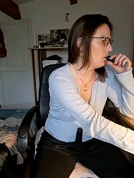 Snapshot of SpiceLea chatting on 01-25-25, 02:36 SpiceLea online show from 01-25-25, 02:36