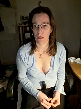 Snapshot of SpiceLea chatting on 01-25-25, 05:40 SpiceLea online show from 01-25-25, 05:40