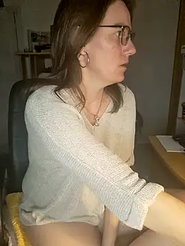 Snapshot of SpiceLea chatting on 01-29-25, 05:56 SpiceLea online show from 01-29-25, 05:56