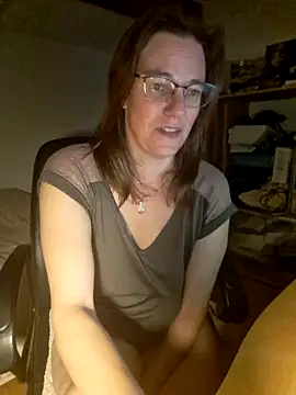 Snapshot of SpiceLea chatting on 02-07-25, 06:02 SpiceLea online show from 02-07-25, 06:02