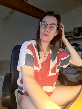 Snapshot of SpiceLea chatting on 02-10-25, 02:59 SpiceLea online show from 02-10-25, 02:59