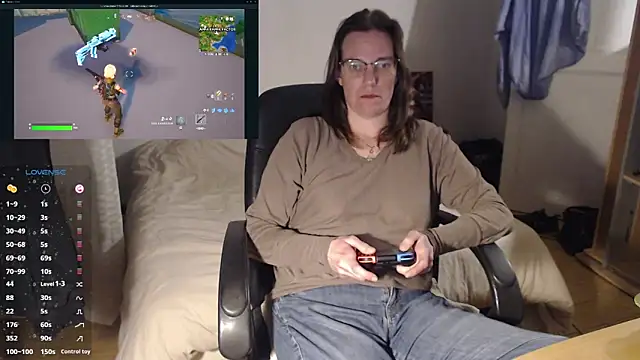 Snapshot of SpiceLea chatting on 02-14-25, 05:57 SpiceLea online show from 02-14-25, 05:57