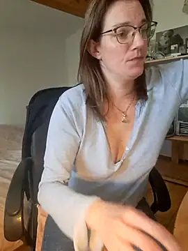 Snapshot of SpiceLea chatting on 02-17-25, 12:48 SpiceLea online show from 02-17-25, 12:48