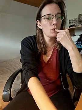 Snapshot of SpiceLea chatting on 02-23-25, 01:21 SpiceLea online show from 02-23-25, 01:21