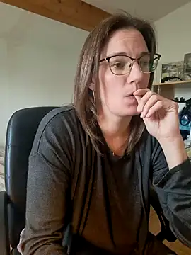 Snapshot of SpiceLea chatting on 02-27-25, 12:23 SpiceLea online show from 02-27-25, 12:23