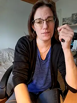 Snapshot of SpiceLea chatting on 02-28-25, 12:31 SpiceLea online show from 02-28-25, 12:31