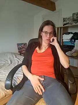 Snapshot of SpiceLea chatting on 03-06-25, 12:41 SpiceLea online show from 03-06-25, 12:41