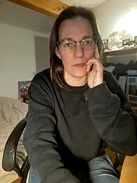 Snapshot of SpiceLea chatting on 03-06-25, 05:22 SpiceLea online show from 03-06-25, 05:22