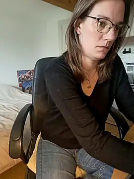 Snapshot of SpiceLea chatting on 03-13-25, 12:35 SpiceLea online show from 03-13-25, 12:35