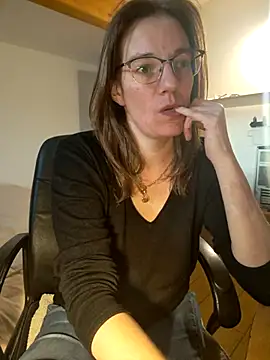 Snapshot of SpiceLea chatting on 03-13-25, 05:18 SpiceLea online show from 03-13-25, 05:18